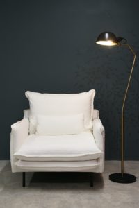 LOUIS Chair w:Lumbar Cushion White